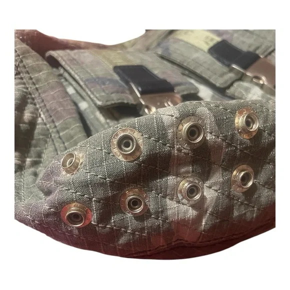 L.A.M.B. Camo Crossbody Bag by Gwen Stefani - Picture 6 of 6